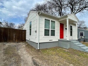 Building Photo - 1411 Adelaide Dr