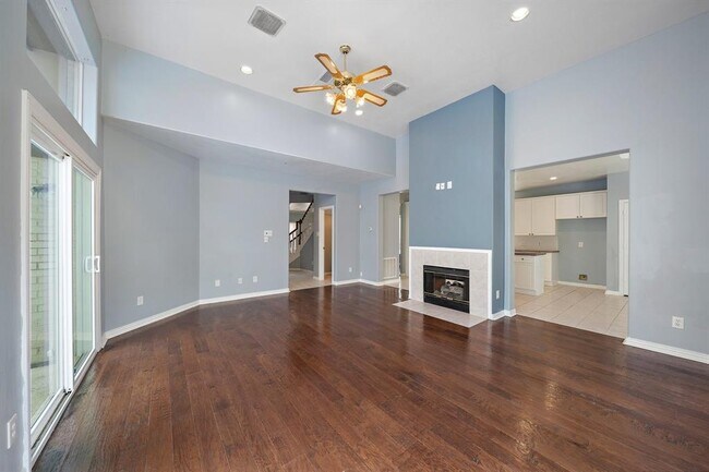 Building Photo - 201 Las Brisas St
