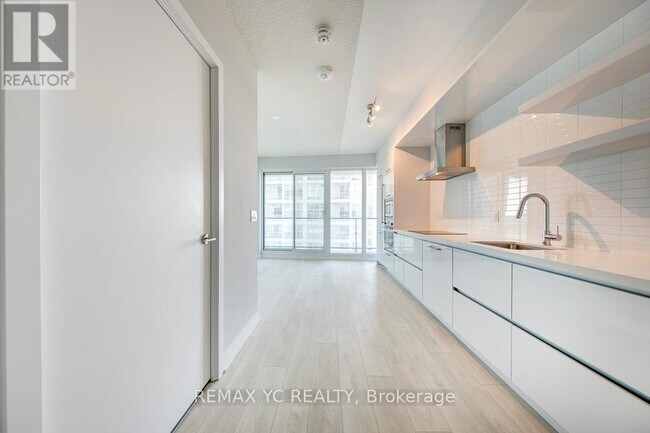 Photo du bâtiment - 2221-2221 Yonge St