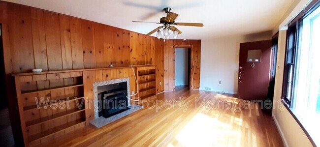 Building Photo - 1215 East Dr