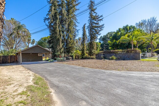 Building Photo - 8450 Melvin Ave