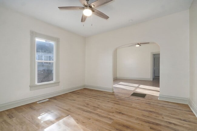 Building Photo - Remodeled 2 bedroom, 1 bathroom home for r...
