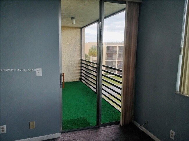 Foto del edificio - 2820 Somerset Dr