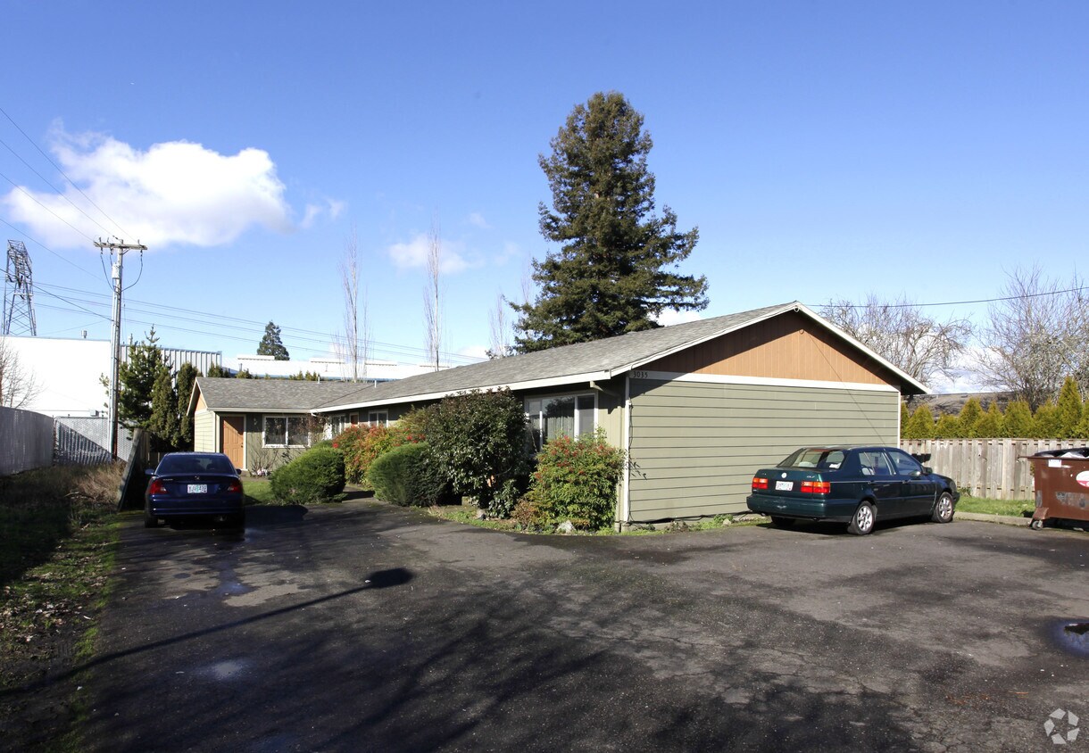 Foto del edificio - 3015-3035 SW 214th Ave