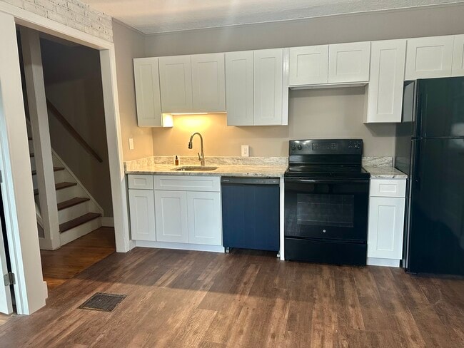 Building Photo - 24 Knighton St