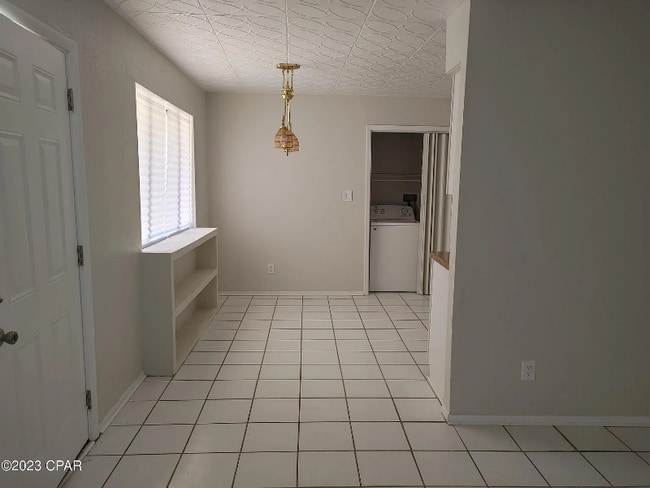 Foto del edificio - 6221 Pinetree Ave