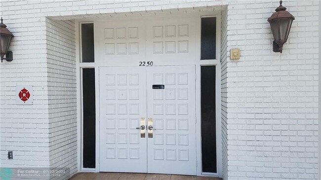 Building Photo - 2250 NE 66th St