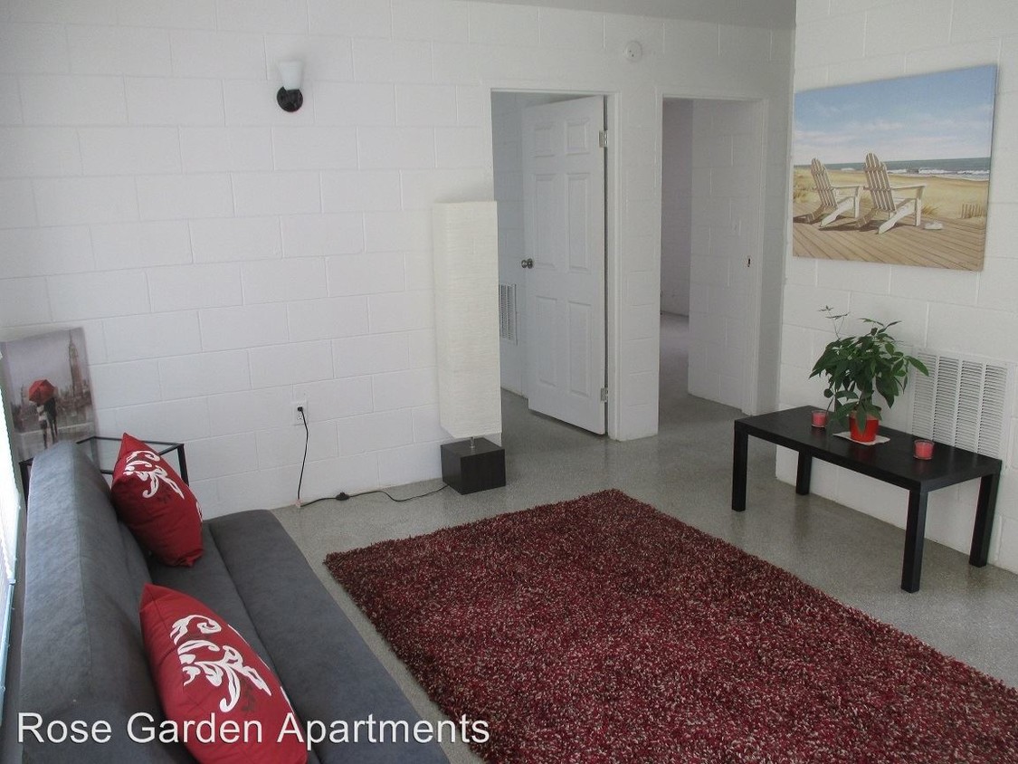 Foto principal - 826 Rosa L Jones Dr