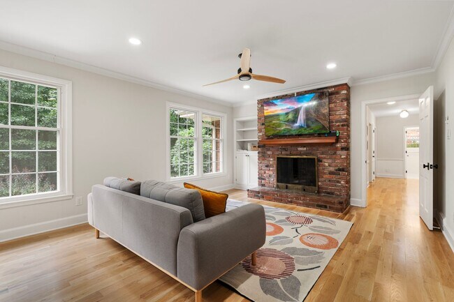 Building Photo - Modern Upgraded 4 Bed 3.5 Bath Home in SW ...