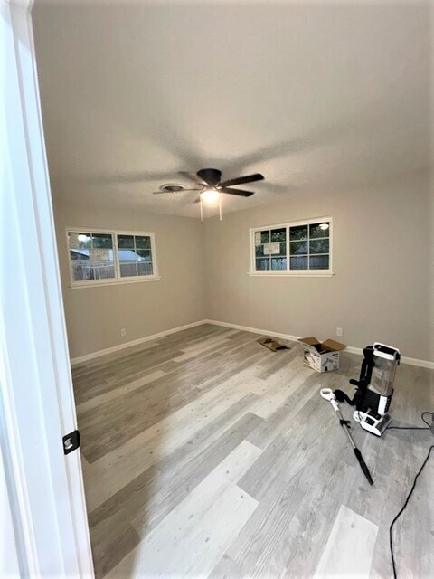 Master Bedroom - 217 Broadway Blvd