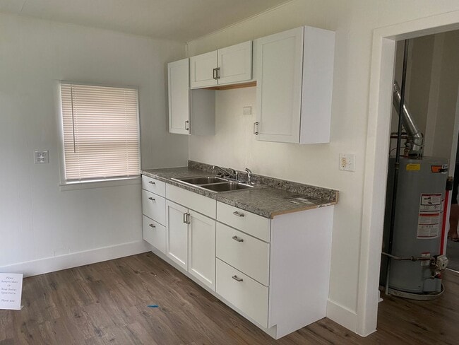 Foto del edificio - 2 Bedroom 1 Bath Home In Eastpointe