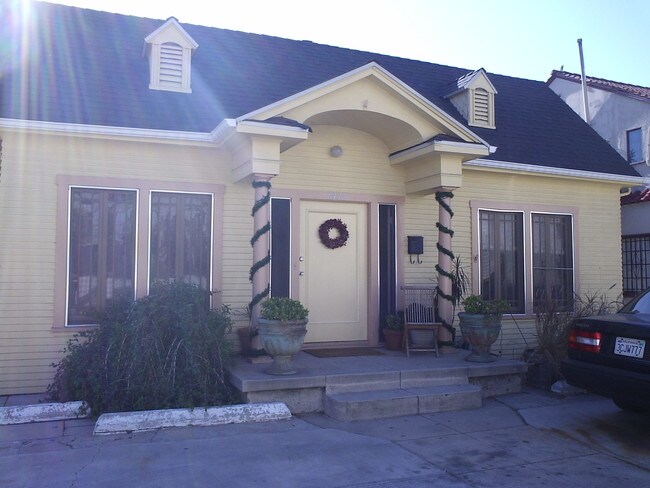 Foto del edificio - 6410-6418 1/2 La Mirada Ave