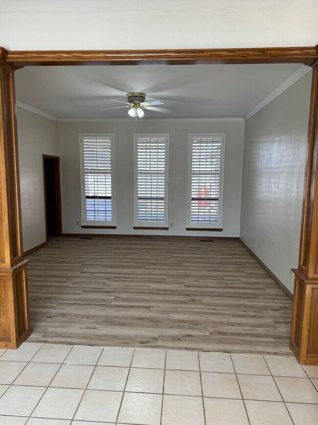 Foto del edificio - 4 bedroom 2 1/2 bath 3 car garage home