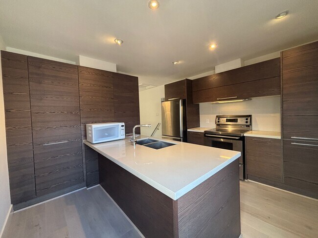 Photo du bâtiment - 1651 37th Av E