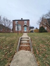 Building Photo - 102 N Forrest St