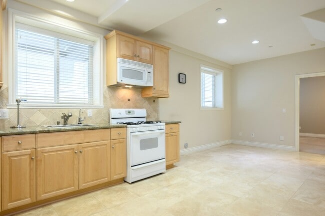 Building Photo - 217 S Irena Ave