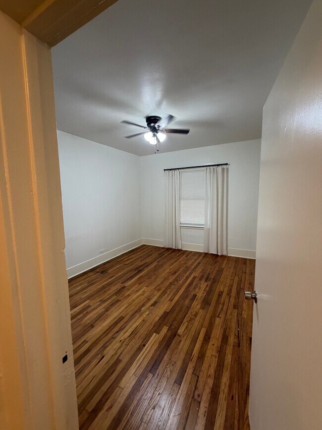 Foto del edificio - 339 Kayton Ave