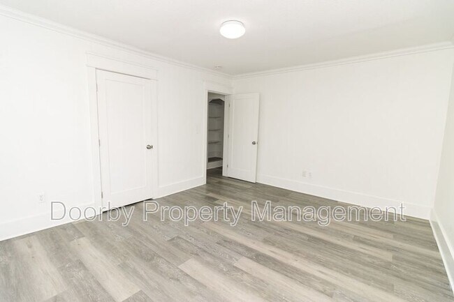 Foto del edificio - 1203 Rockway Dr