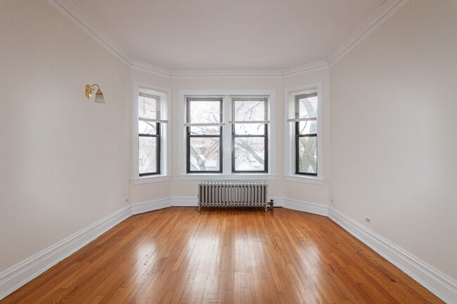 Building Photo - 1913 W Larchmont Ave