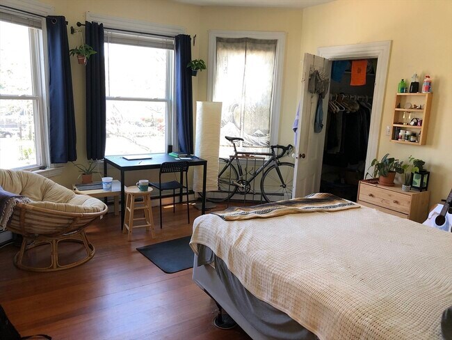 Building Photo - 395 Broadway