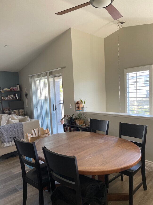 Sala de estar con segundo balcón - 3404 E Lambeth Ct