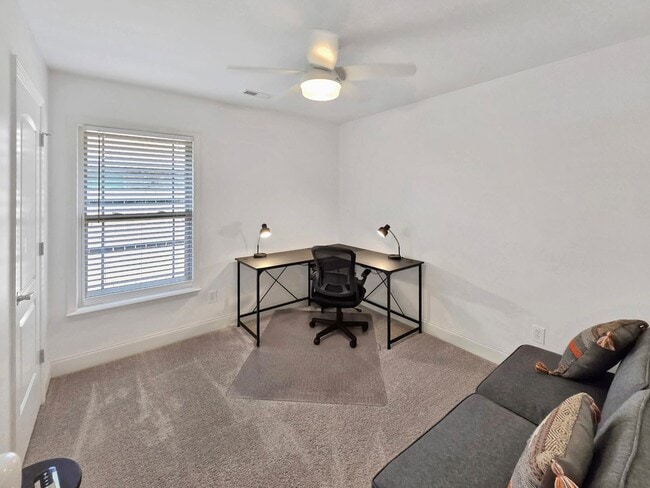 Building Photo - Charming Fully Furnished 3-Bedroom, 2-Bath...