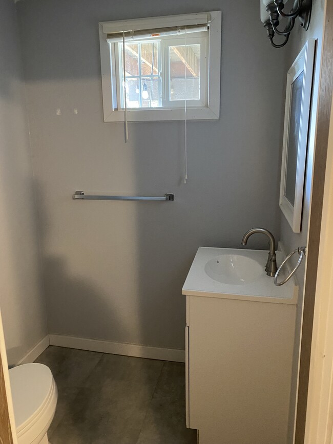 Large shower and separate area for sink and toilet - 25084 Valle Dr