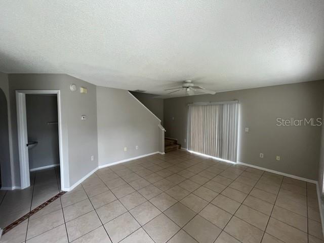 Foto del edificio - 579 Kensington Lake Cir