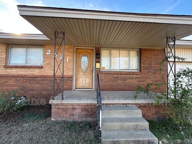 Foto del edificio - 2321 Becker Pl