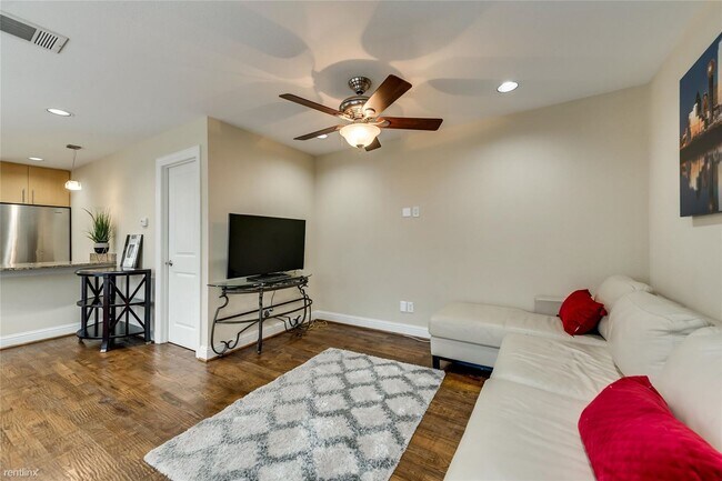 Foto del edificio - 1 br, 1.5 bath Duplex - 4973 Thunder Rd Un...