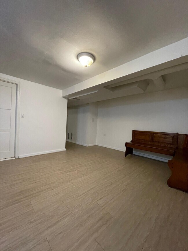 Building Photo - 5054 W Newport Ave