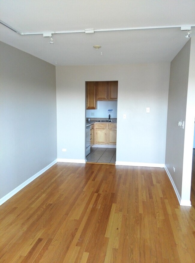 445 Sherman Ave Unit 504, Evanston, IL 60202 Condo for Rent in