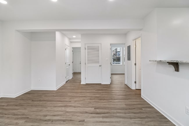 Building Photo - 303 Seaton Pl NE