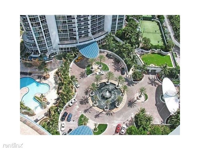 Building Photo - 18201 Collins Ave