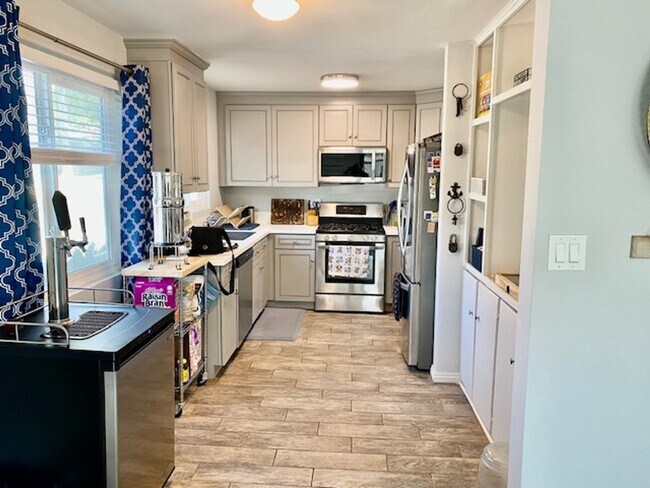 Foto del edificio - Darling 2 bedroom, 1 bath Single Family Home