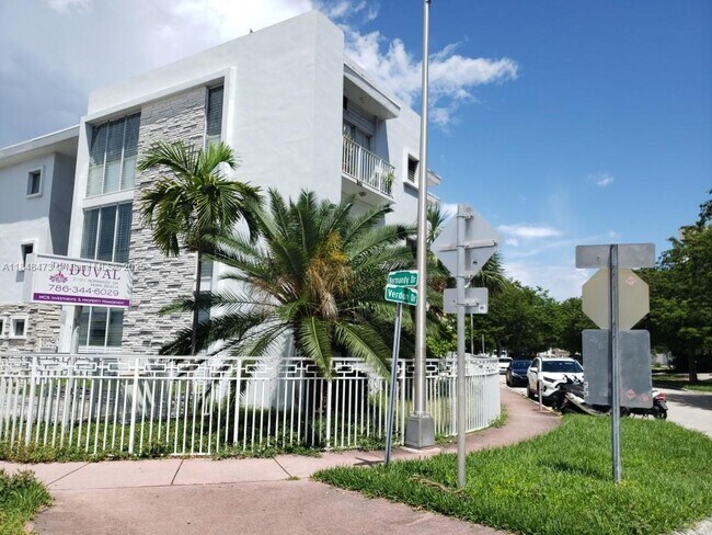 Foto del edificio - 2101 Normandy Dr
