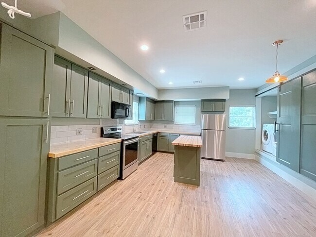 Building Photo - 3 Bedroom 2 Story Industrial style home in...