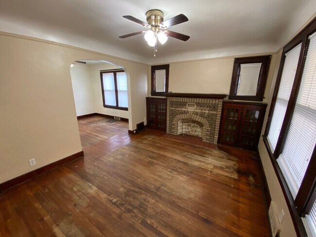Building Photo - 124 Cadillac-