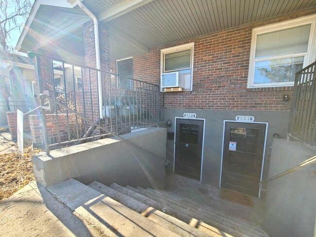 Foto del edificio - 2513 S Broadway