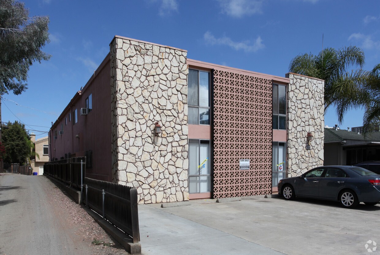 Building Photo - 1410 Robinson Ave