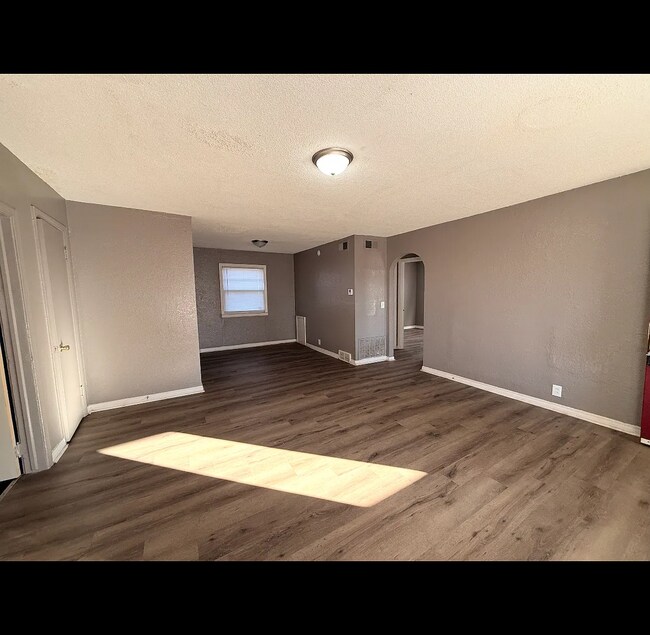 Foto del edificio - 2332 N Poplar St