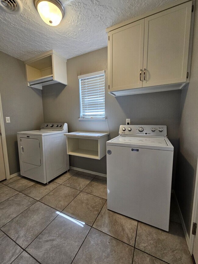 Foto del edificio - (3) Bed/(1.5) Bath in Core Norman Avail NOW!