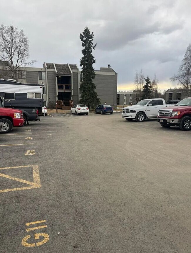 Foto del edificio - Great ground floor condo in East Anchorage