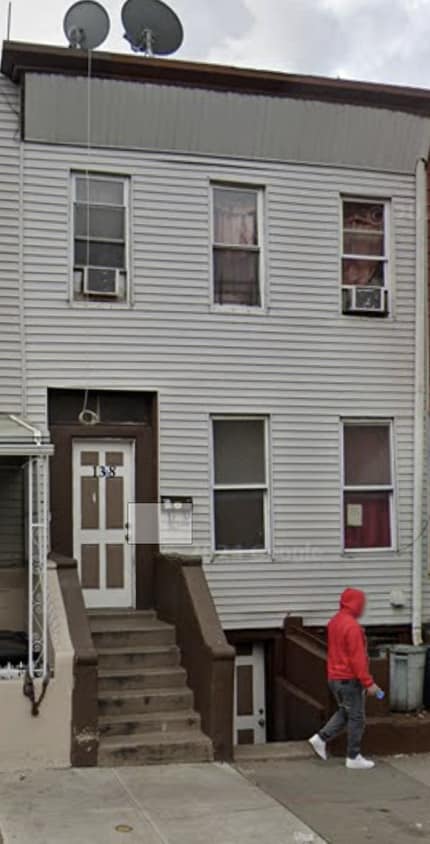 Building Photo - 138 9th St