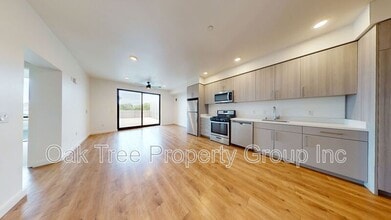 Building Photo - 532 Union St