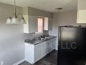 Building Photo - 4815 Saddlebrook Ln
