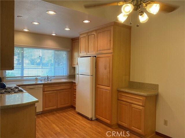 Building Photo - 7723 Meadowbrook Way