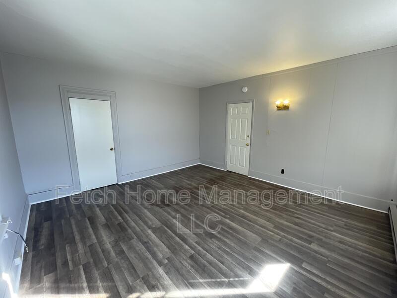 Building Photo - 191 S Front St