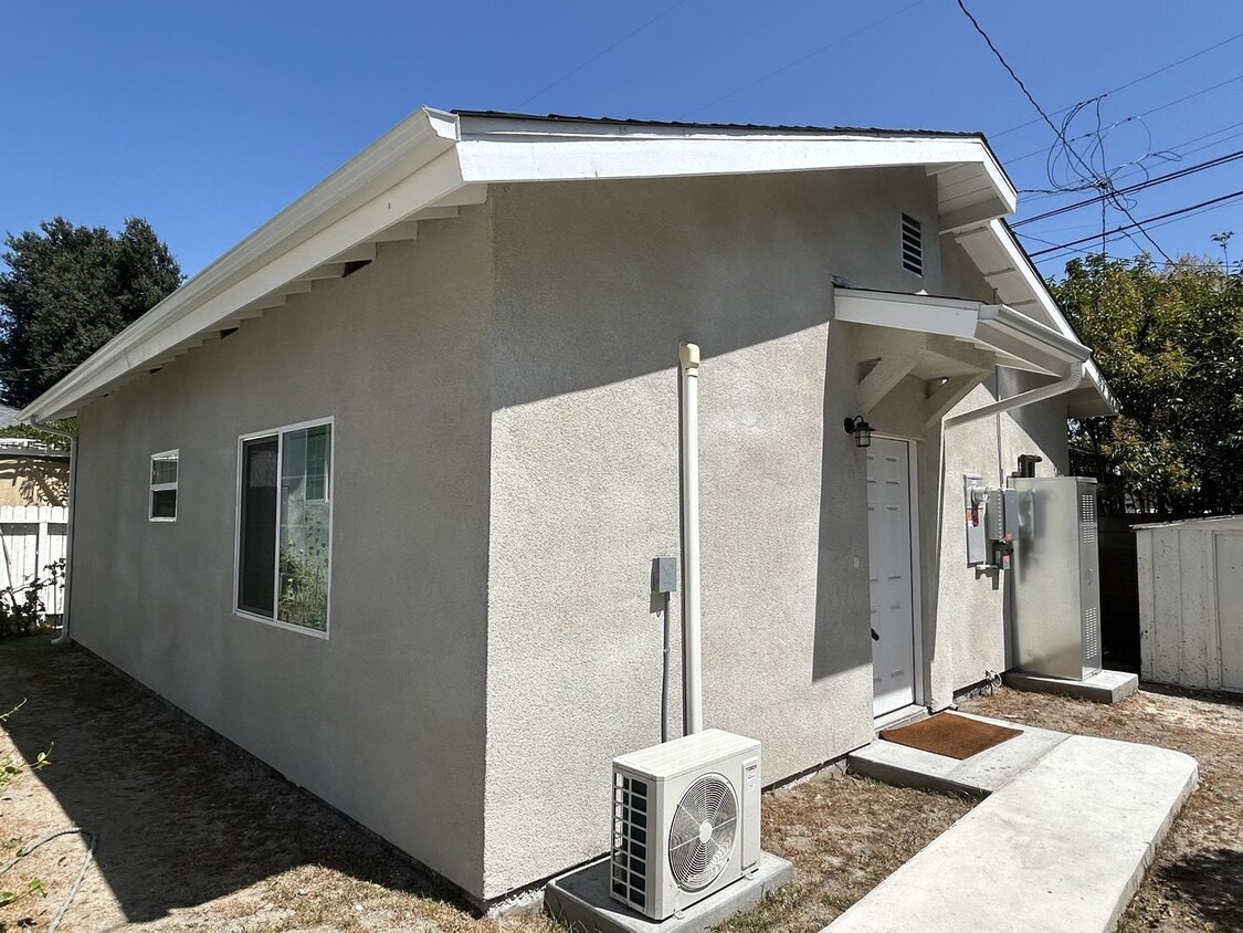 Primary Photo - 210 E Haven Ave