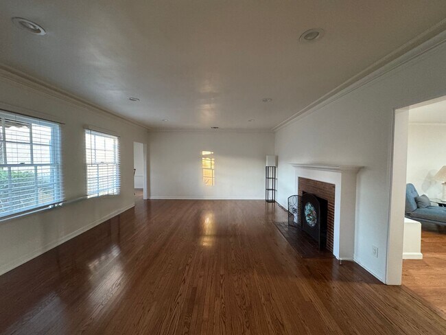Building Photo - 3bd 2ba House